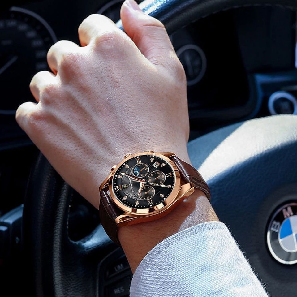 Montre POEDAGAR homme portée en voiture
